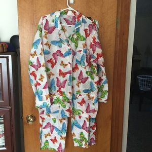 Two-piece butterflies pajamas.